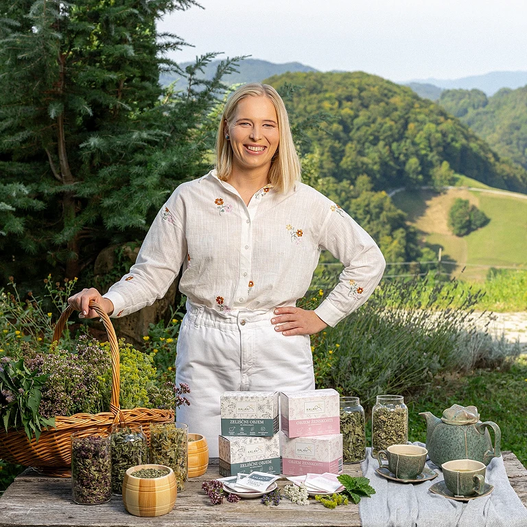 30 let zeliščarske zgodbe: na Kalobjah tradicijo nadaljuje nova generacija