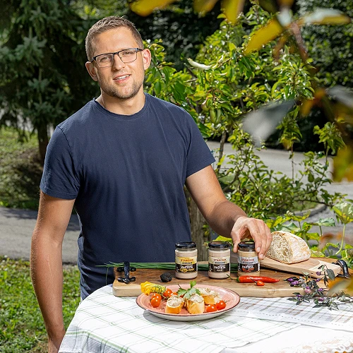 Majhnost kot prednost: kako lako družinsko podjetje najde prostor med velikani?