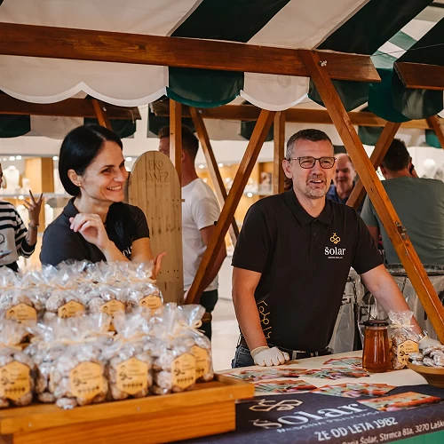 Ustvarila sta medeno pravljico