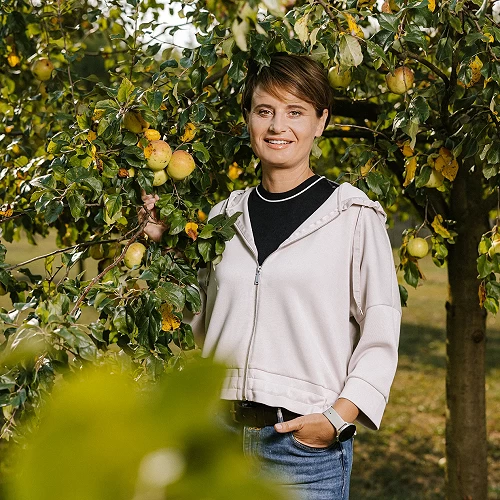 Slovenska podjetnika iz odvečnega sadja ustvarila odličen prigrizek