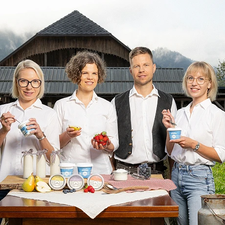 Družina, ki je s svojim mlekom pristala med 'legen...